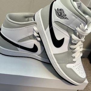 SOLD!!!!!Never worn!! Jordan 1 Mid
Light Smoke Grey 
NEVER WORN!! 
PREMIER SHOES